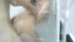 Mature Seduces 18 Years Old Boy to Fuck Her in the Shower