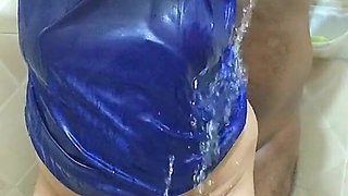 Hottest Kissing Girl in the Bathroom