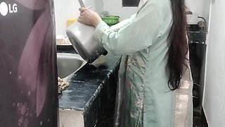 Doctor Ne Muze Ghar Pe Bulakar Bedroom Me Jabar Dasti Pela