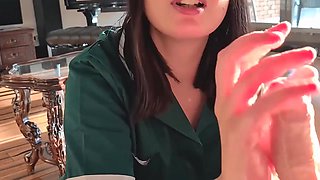 la soubrette sert de poupée sexuelle