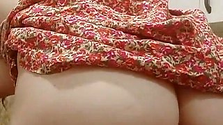Kinky Housewife Uses Bananas to Try the Feeling of Double Penetration