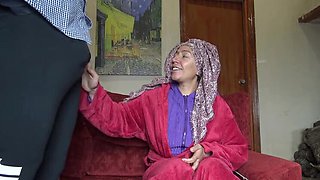 Turkish Granny Shocked by BBC - Homemade Amateur Blowjob & Cum in Mouth