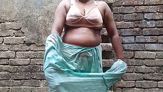Young desi doll Skakoi enjoying a shower outdoors