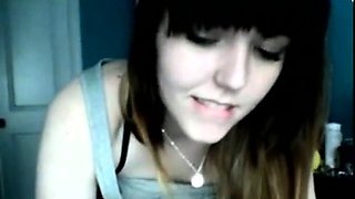 Cute teen show her sexy body on cam