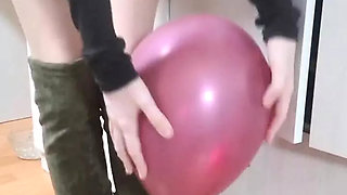 Balloons mistress Elza Kom's