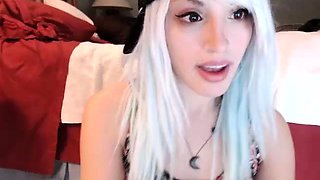 Amateur Webcam Cute Teen Plays Solo with Big