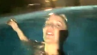 Blonde is flashing her big boobs in the outdoors