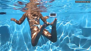 Underwater Show featuring Sofi Otis's solo female sex