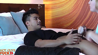 Damn! Hot Pinoy Jock Fucks Hooker for Funsies