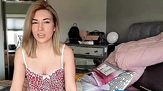 Amateur Webcam Cute Teen Plays Solo