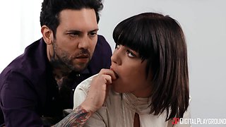 Small Hands' Wild Influence in a Sultry Scene