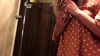 Hot amateur blonde pregnant toying her pussy solo