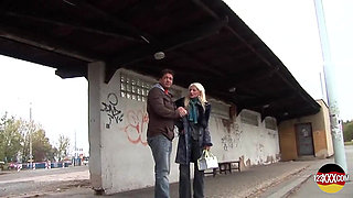 Slim Blonde MILF Feels Like Having Sex in the Open