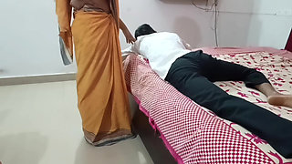 Landlord Son&#039;s Affair - Malik Ke jawan Ladke ne Kaam wali bhabhi ko pichhe se dabocha fir apna lauda chusaya