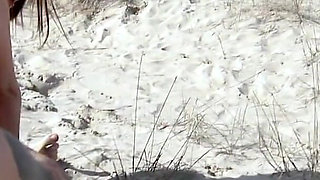 Natty Mellow: Shooting at the Beach, Problem with a Wasp