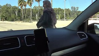Turkish MILF Souzan Halabi gives American guy a car handjob in 4K