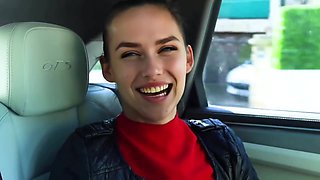 Leila and Jade have a little secret... - Jacquie et Michel TV