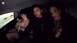 Vampirosa with her friend Emmita Smail, in Madrid looking for a young boy