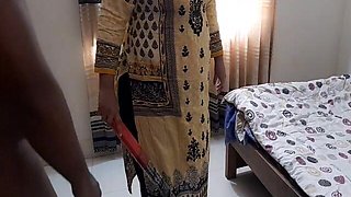 Punjabi Ayesha Aunty Fucked by Maid!