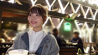 純白ランジェリー姿の小顔美女がクンニと手マンでキュートに感度高まるラブラブエッチ
