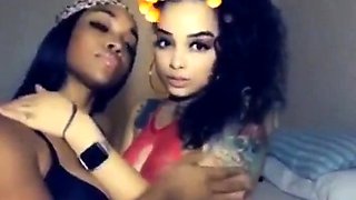 Ebony Amateur Lesbians Kissing and Squirting
