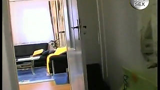 Blonde slut shaves her pussy at the casting and masturbates