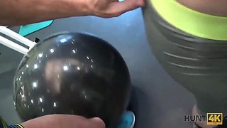 Hunt4k. duo was working out in sport when prosperous hunter appeared