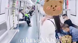 Domestic Super A perfect figure young girl Luna000 boldly exposed in many outdoor scenes, the subway was secretly attacked by a salted pigs butt
