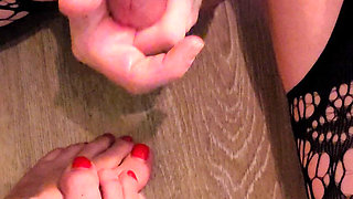 Sissy Cumshot on Feet
