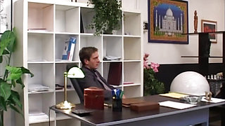 The Secretary Is Late to Make Amends and Gets Fucked by the Boss.