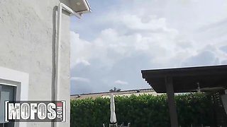Kona jade celebrates her million followers by hardcore her nosy neighbour Berry Mckockiner live - mofos