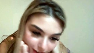 Hot amateur webcam teen masturbates for their fans
