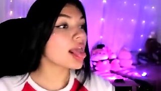 Amateur Webcam Teen Masturbates And Teases