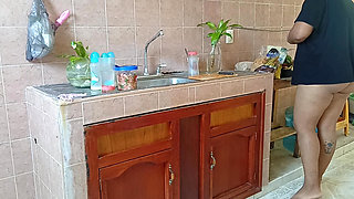Chubby Mom in the Kitchen 2