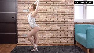 Flexy Teen Olesya Kisbeka Hot Gymnast Solo Toy Play
