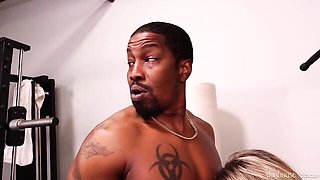 An awesome interracial anal penetration in the gym with a hot Jenna Starr
