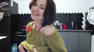 Mature seduces you without being completely naked