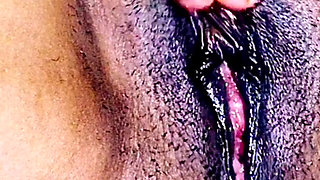 Dost ki wife ko mutate hue dekha to land khada ho gaya.