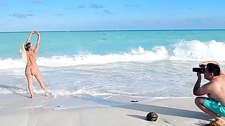 Busty blonde babe outdoor flash for cash