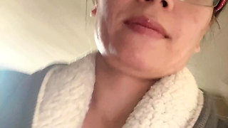 pissing  pussy on the toilet sexy hana chan cute girl petite