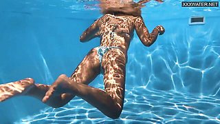 Hd action with pure Sofi Otis from Underwater Show