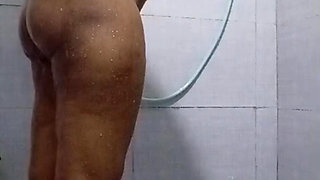 Sri lankan girl bathing