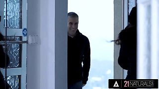 Twenty one naturals - stunning Ginebra Bellucci has a horny xxx session to warm themselves up