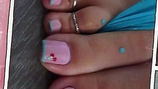 Amateur Foot Fetish Girlfriend Sucks and gives a Footjob