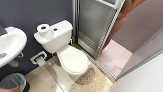 I'm Going to Take a Shower and I See My Exciting Stepsister Naked, I Get Horny and End up Fucking Her Juicy Vagina