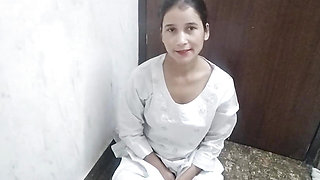 School girl ko kursi par baitha kar chod diya