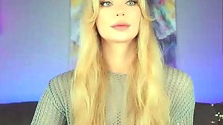 Close up MILF masturbation