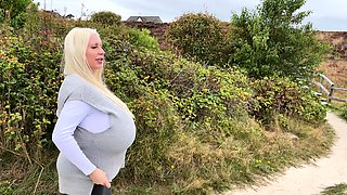 Blonde is flashing her big boobs in the outdoors
