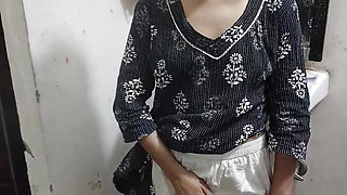 Little step sister ko nanga karke bathroom me pel diya