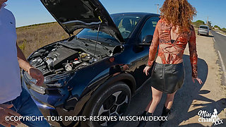 Misschaudexxx, car breakdown... A stranger smashes me on the side of the road